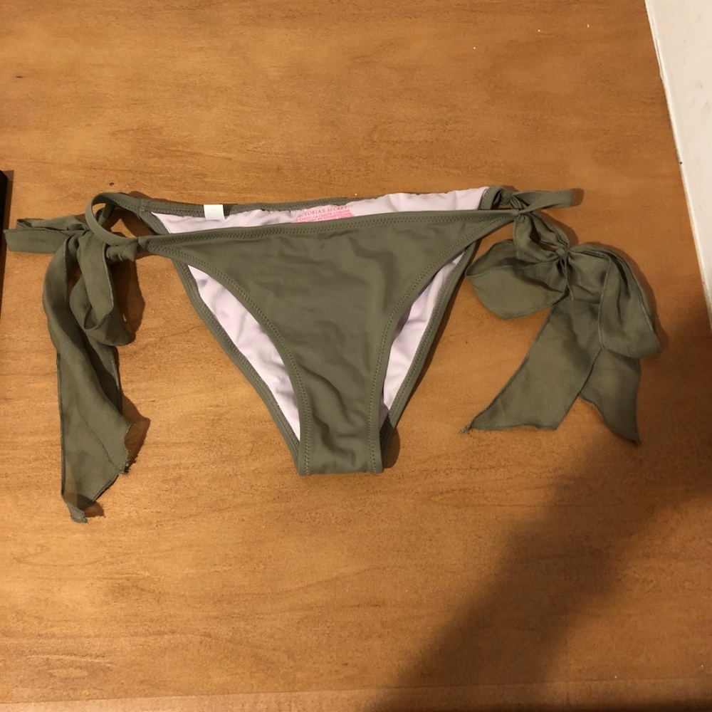 VS cheeky bottom